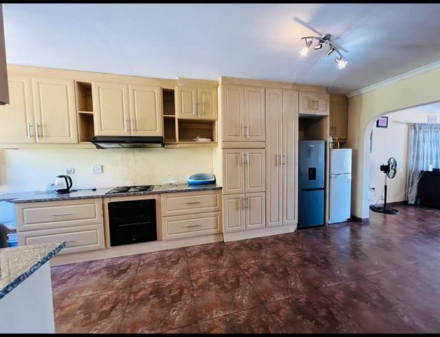3 BEDROOM HOUSE FOR SALE IN NEWLANDS WEST